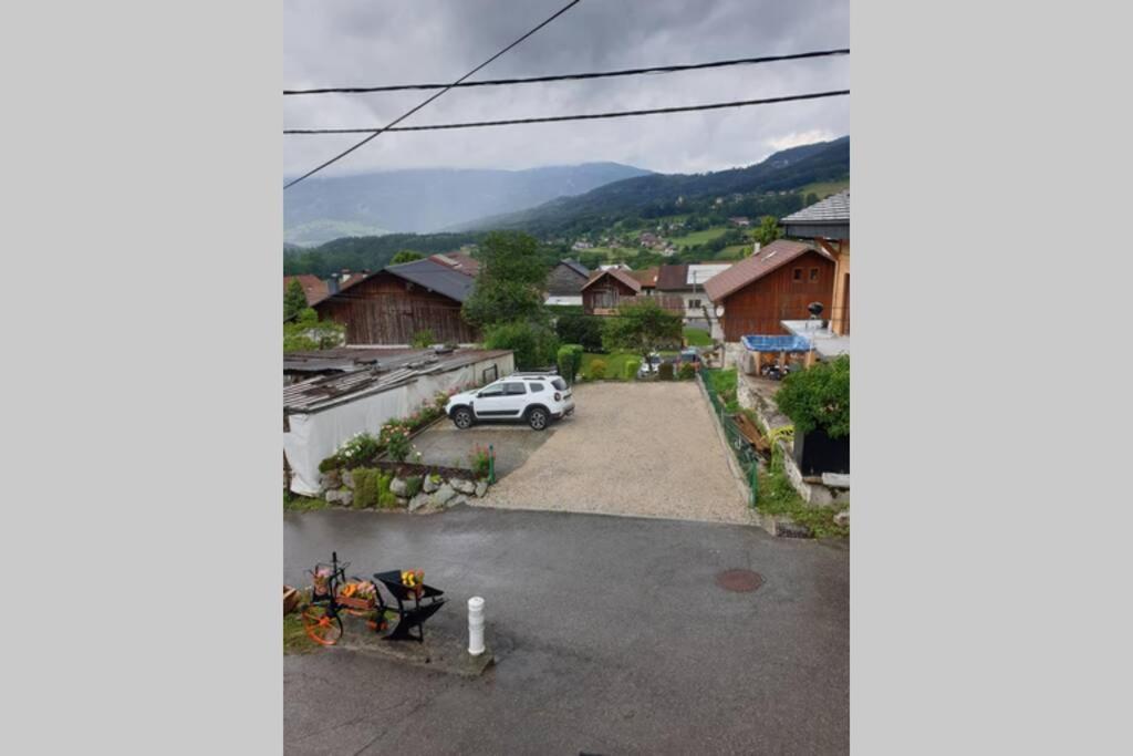 Villard au cœur de la vallée verte entre lac et montagne Exterior foto